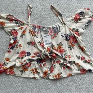 🏷🚨ALL ITEMS $6 or less BUY 2 get 1 FREE! 🚨🏷 NWT front tie off the shoulder